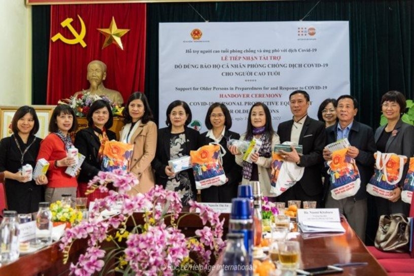 UNFPA tài trợ đồ dùng bảo hộ phòng, chống dịch Covid-19 cho NCT