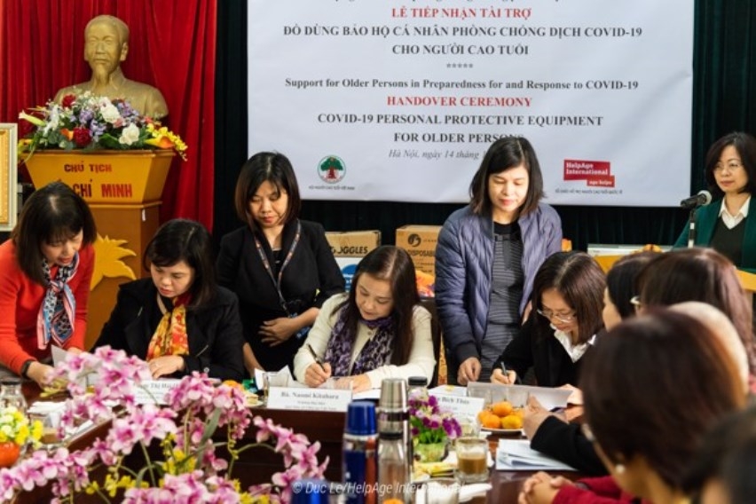 UNFPA tài trợ đồ dùng bảo hộ phòng, chống dịch Covid-19 cho NCT