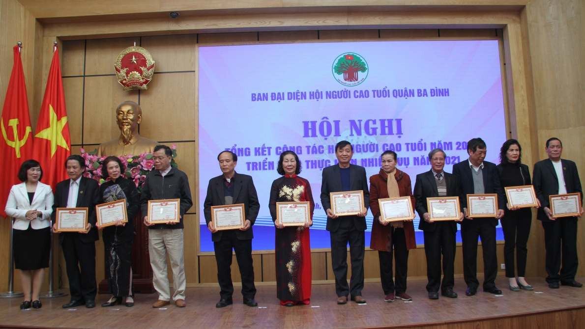 Ủy ban MTTQ quận Ba Đình khen thưởng các tập thể NCT xuất sắc năm 2020