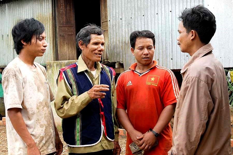 Già làng Ksor Kuk  ở huyện Krông Pa vận động người dân chấp hành nghiêm chính sách pháp luật