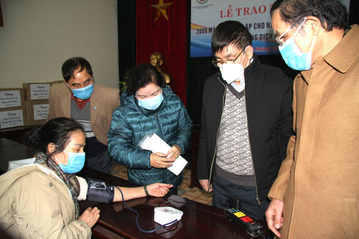 Hướng dẫn sử dụng máy đo huyết áp do Công ty Đông Dương tài trợ