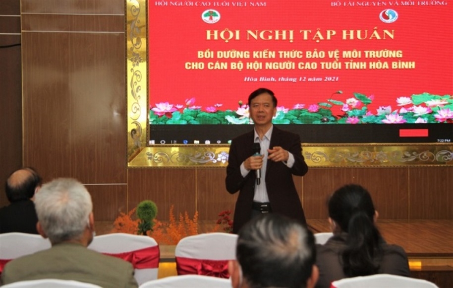 Phó Chủ tịch Phan Văn Hùng chủ trì lớp tập huấn bảo vệ môi trường cho NCT tỉnh Hòa Bình năm 2021