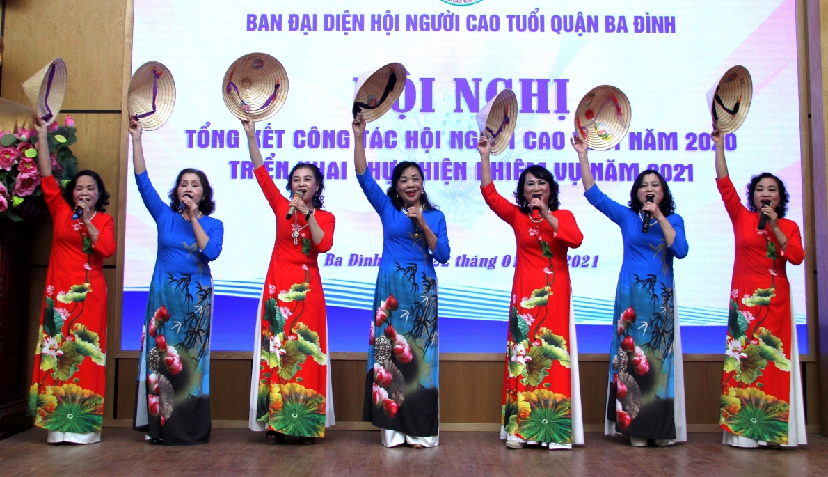 Khắp nơi chăm sóc, phát huy vai trò người cao tuổi