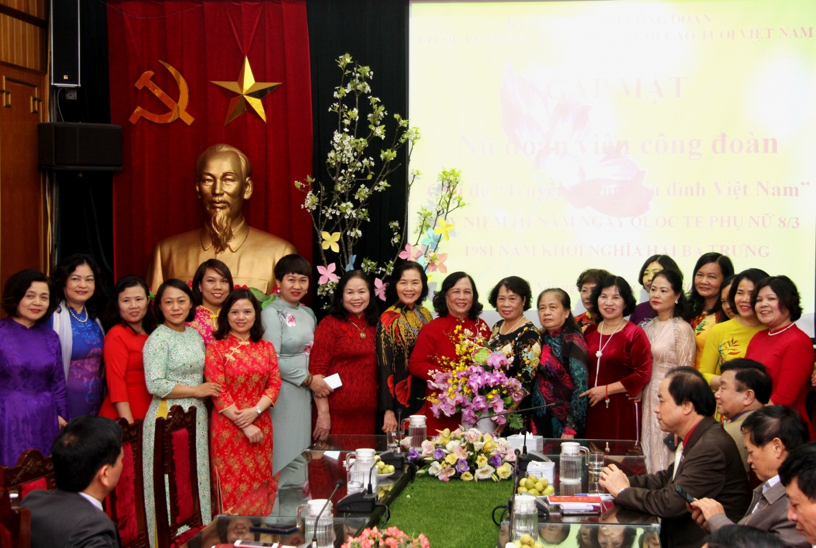 Tiếp tục quan tâm nữ đoàn viên Công đoàn, người lao động