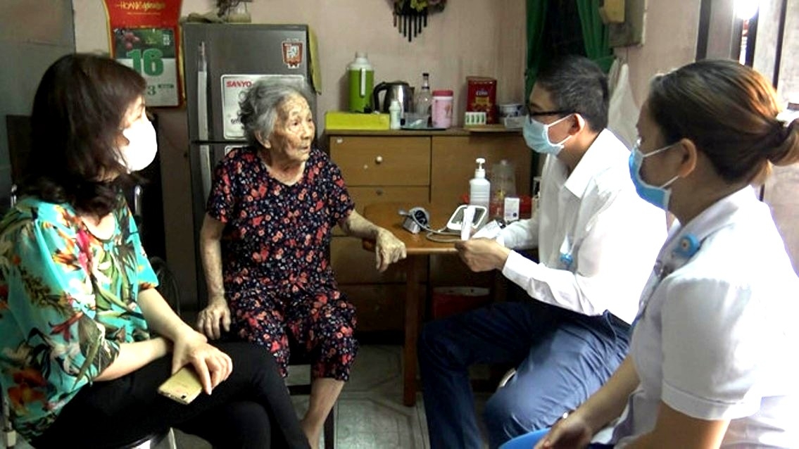 Khắp nơi chăm sóc, phát huy vai trò người cao tuổi