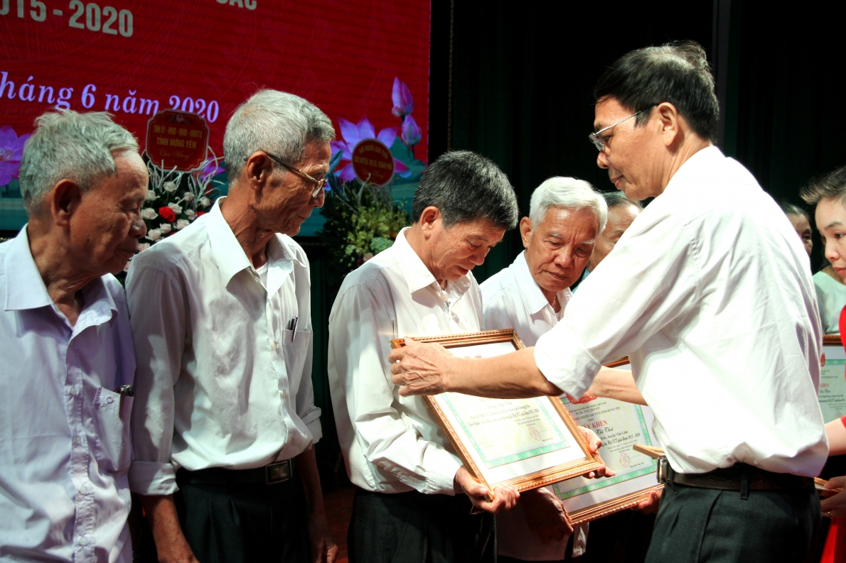 Khắp nơi chăm sóc, phát huy vai trò người cao tuổi