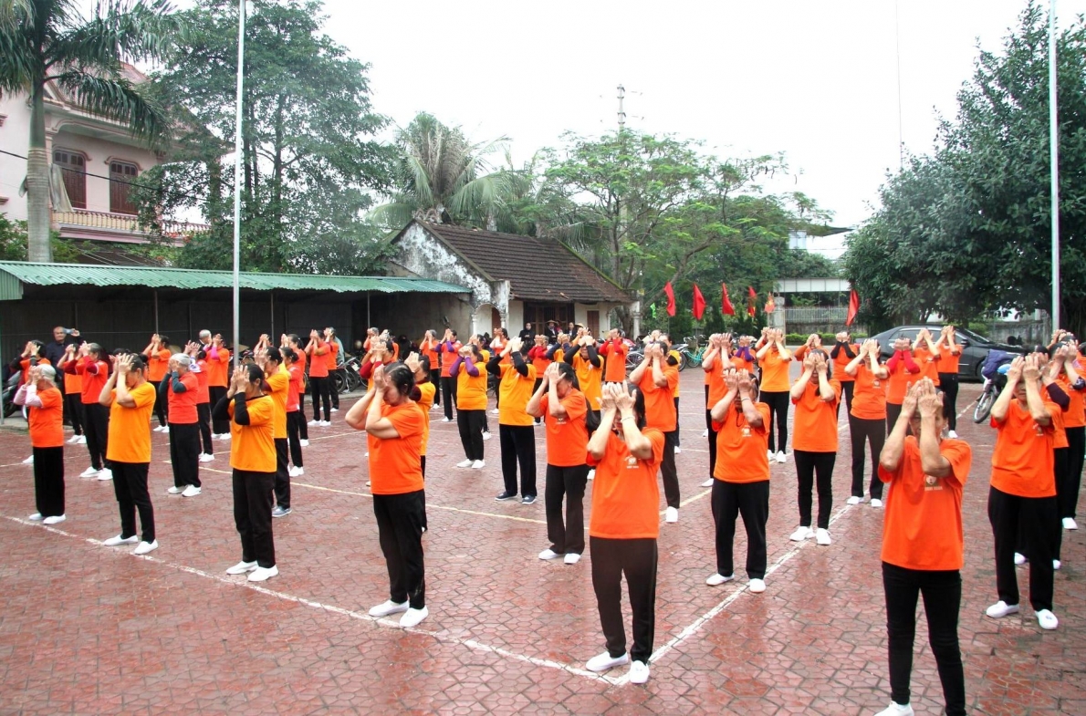 Khắp nơi chăm sóc, phát huy vai trò người cao tuổi