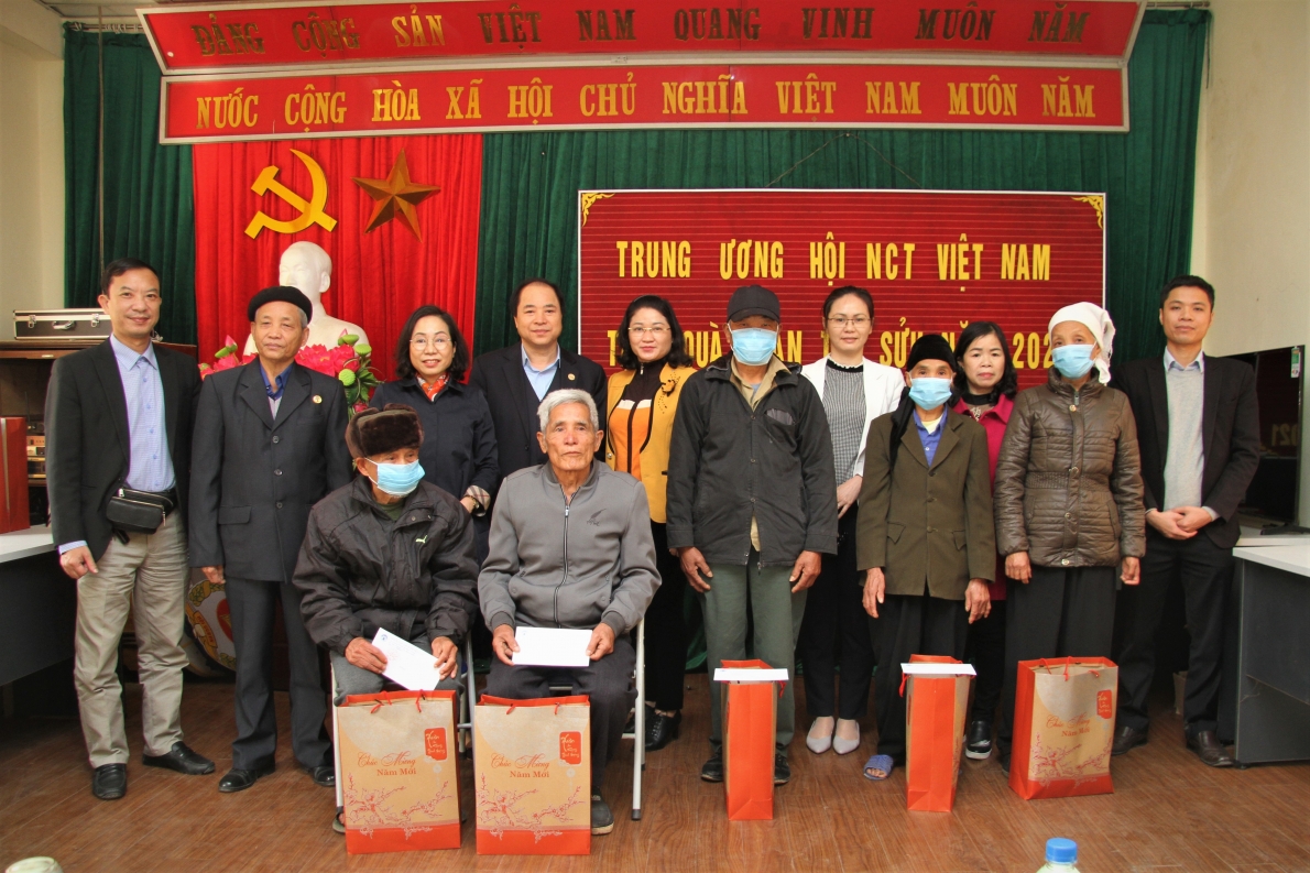 Người cao tuổi chung tay để cuộc bầu cử thành công tốt đẹp