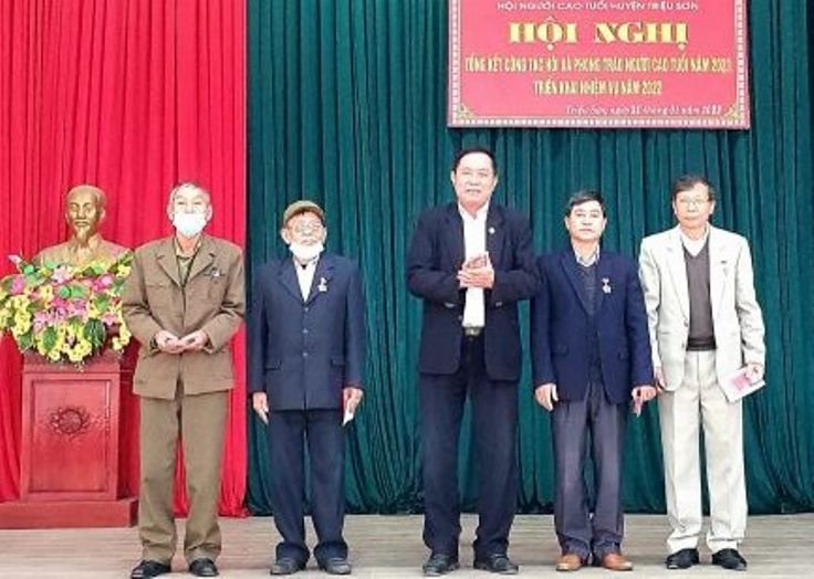 Khen thưởng các tập thể, cá nhân NCT xuất sắc huyện Triệu Sơn, tỉnh Thanh Hóa