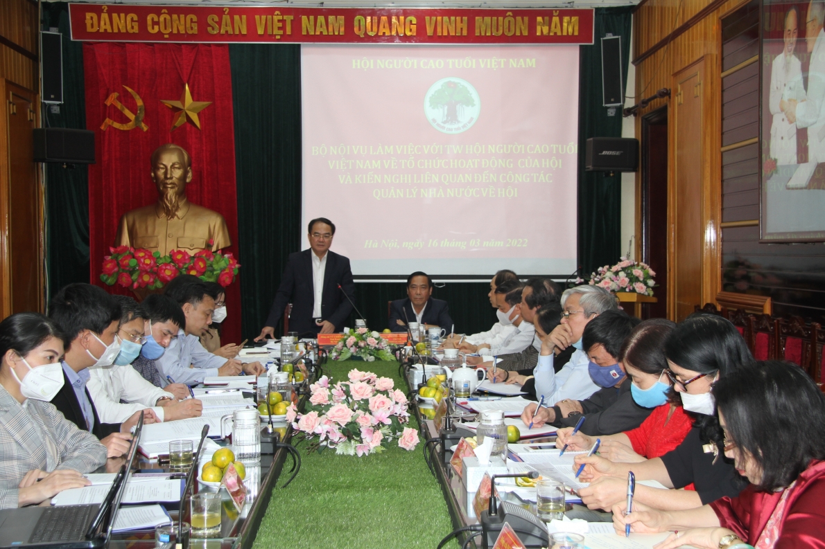 Thứ trưởng Bộ Nội vụ Vũ Chiến Thắng phát biểu tại buổi làm việc