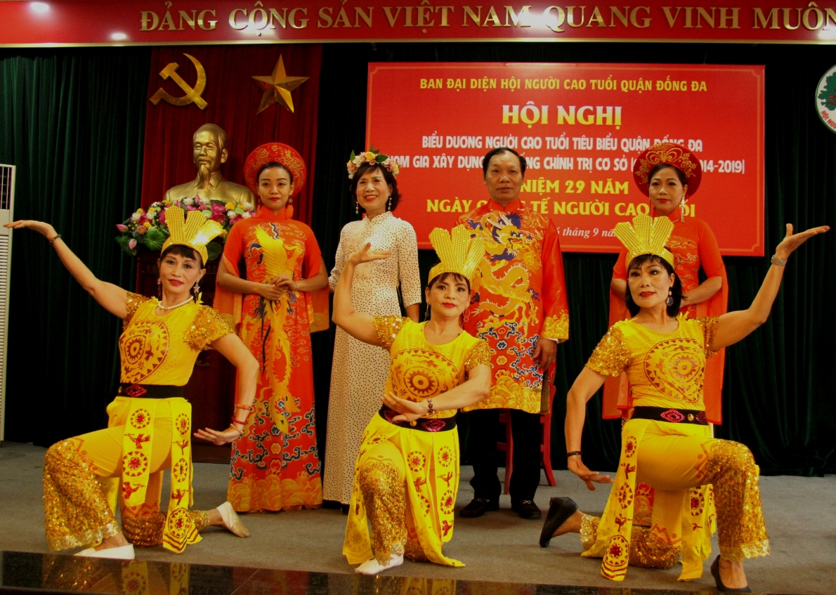 Tiết mục văn nghệ của NCT quận Đống Đa, TP Hà Nội