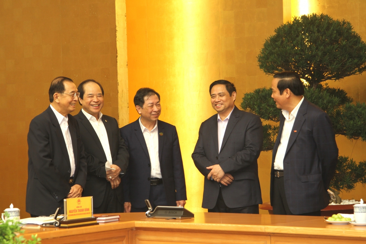 Thủ tướng Phạm Minh Chính với lãnh đạo Hội NCT Việt Nam tại buổi làm việc