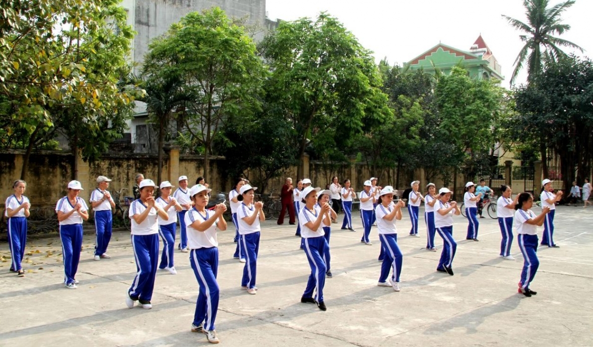 Người cao tuổi chung tay xây dựng nông thôn mới