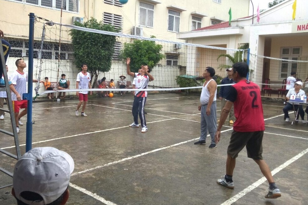 NCT thị xã Quảng Yên, tỉnh Quảng Ninh tích cực luyện tập bóng chuyền hơi rèn luyện sức khỏe