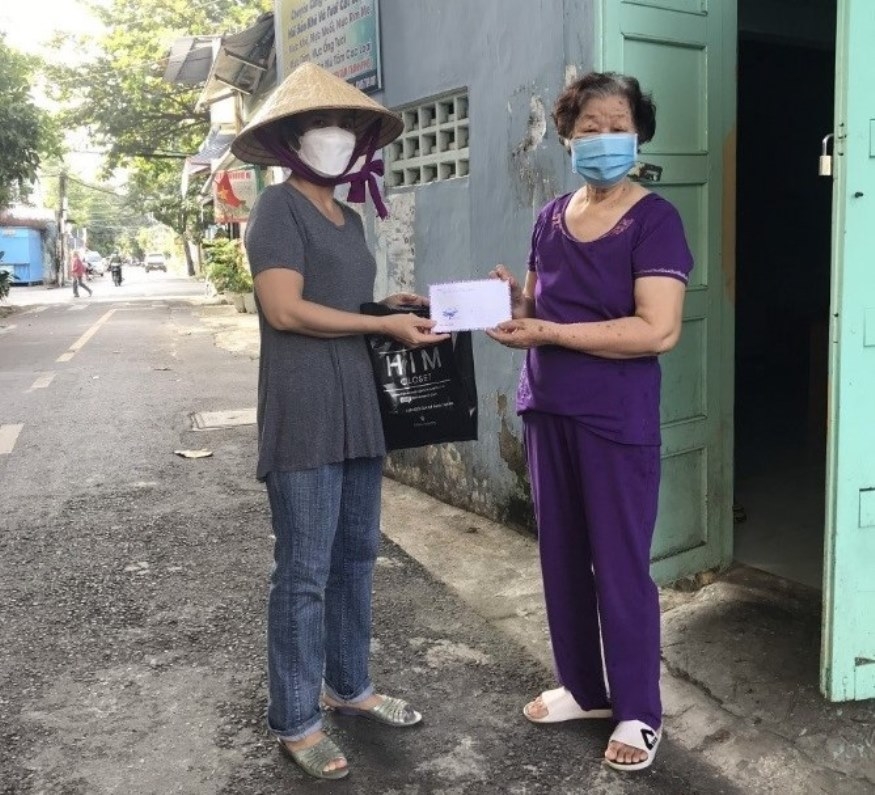 CLB LTHTGN Tổ 1 Hoàn Kiếm, phường Phước Hòa, TP Nha Trang, tỉnh Khánh Hòa vận động tiền và gạo tặng NCT khó khăn tại địa phương