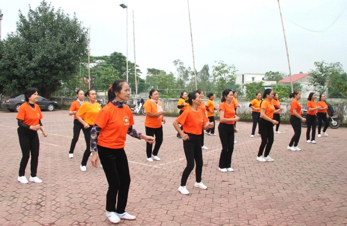 Khắp nơi chăm sóc, phát huy vai trò người cao tuổi