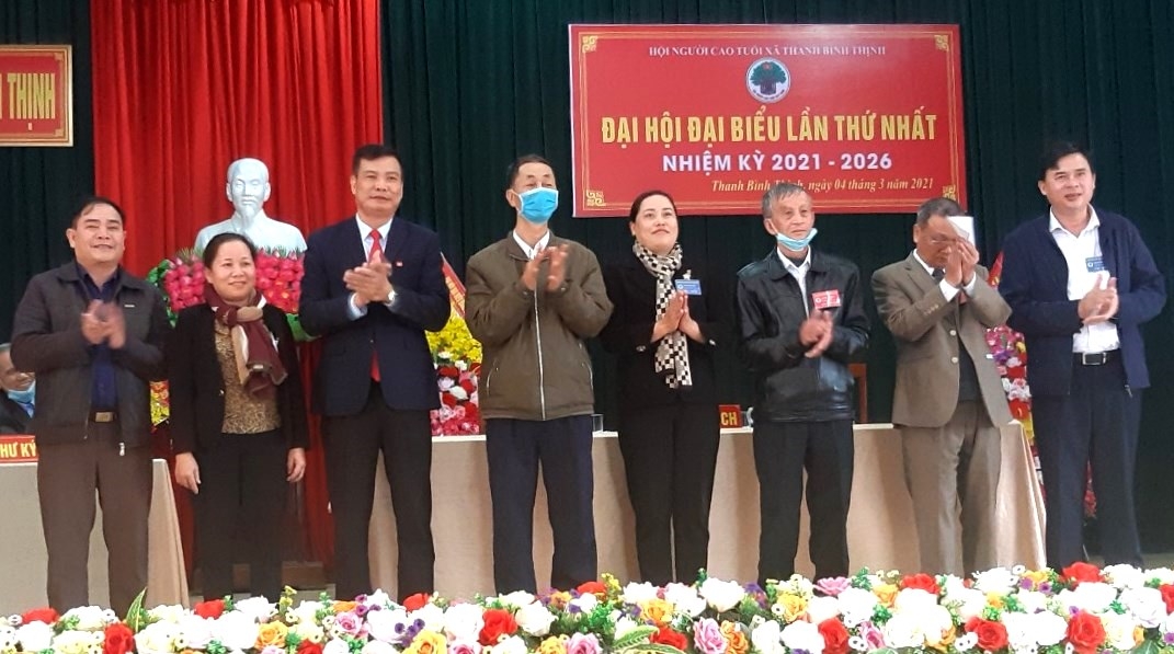 Người cao tuổi huyện Đức Thọ nêu gương sáng trong gia đình, cộng đồng