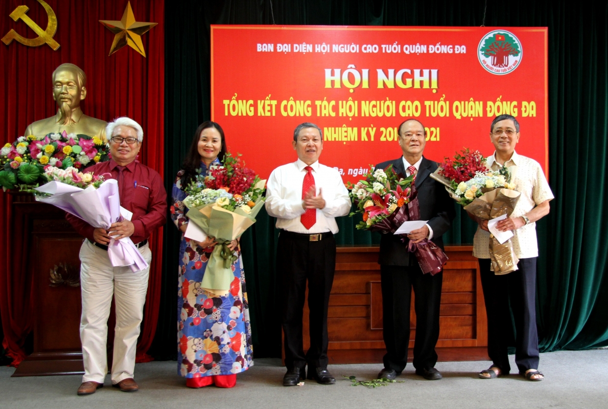 Tiếp tục đẩy mạnh phong trào thi đua yêu nước 