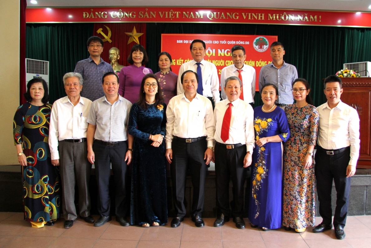 Tiếp tục đẩy mạnh phong trào thi đua yêu nước 