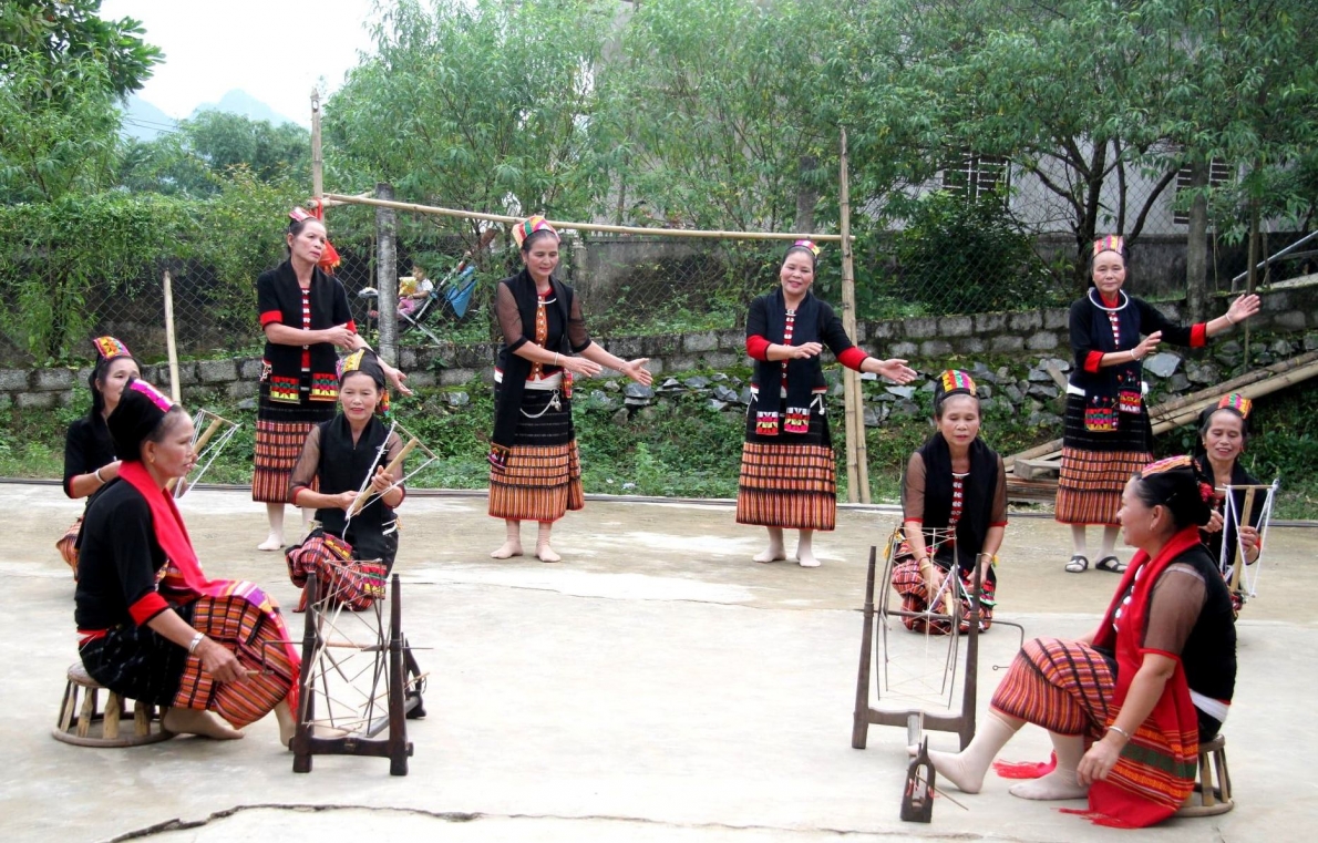 Tiết mục múa kéo sợi của NCT tỉnh Nghệ An