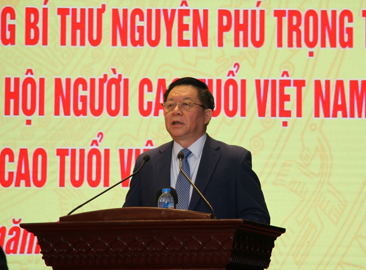 1 Đồng chí Nguyễn Trọng Nghĩa phát biểu