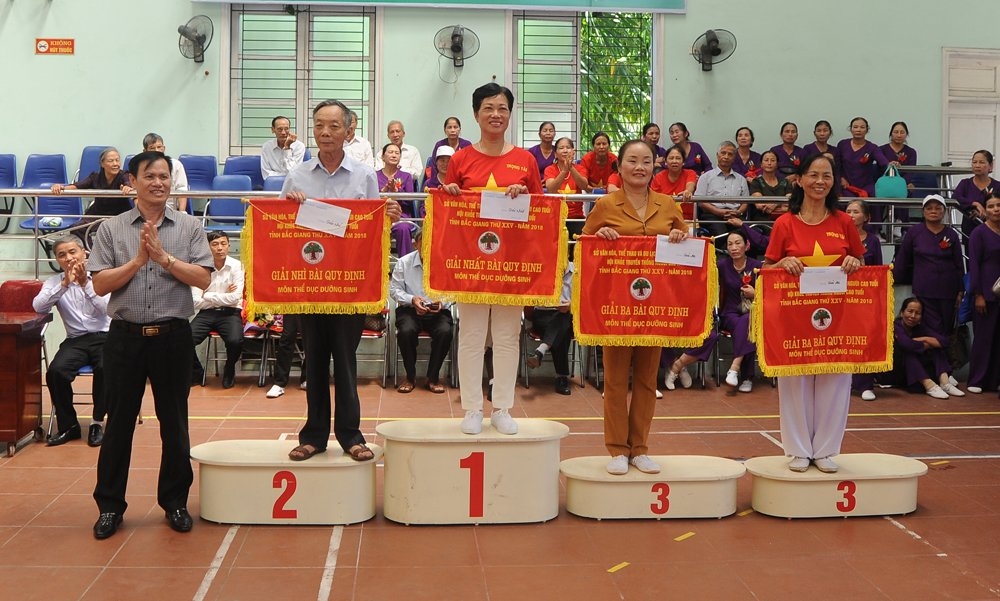 Trao thưởng tại Hội thao NCT tỉnh Bắc Giang