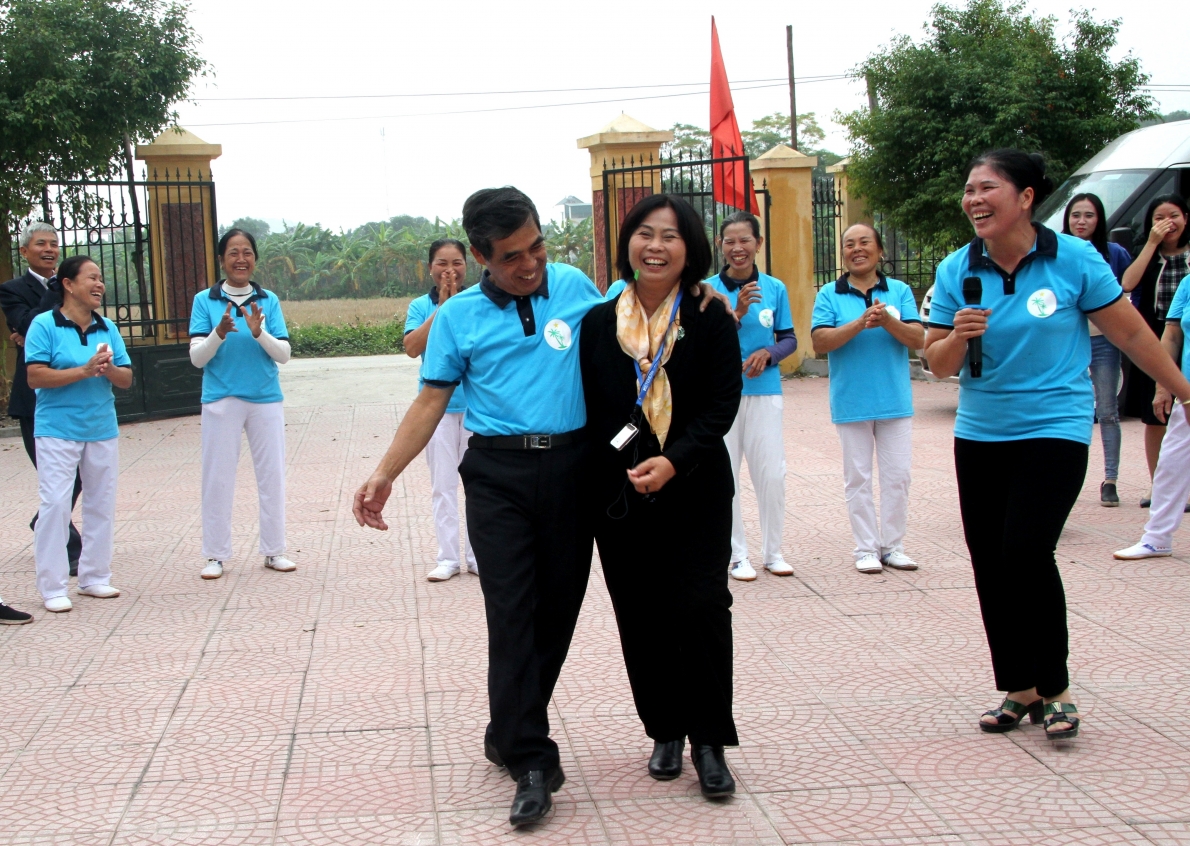 Trò chơi trong buổi sinh hoạt CLB LTHTGN tạo những tiếng cười sảng khoái