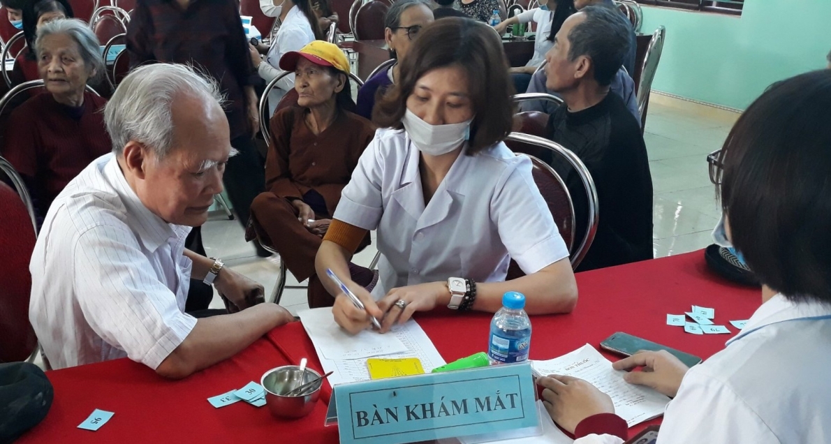 NCT cần dược khám sức khỏe định kì để phát hiện bệnh sớm và điều trị kịp thời. Ảnh Thanh Hà