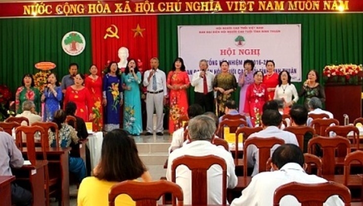 Khắp nơi chăm sóc, phát huy vai trò người cao tuổi