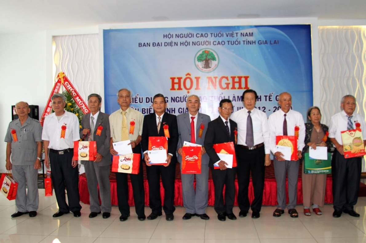 Các địa phương chăm sóc, phát huy vai trò người cao tuổi