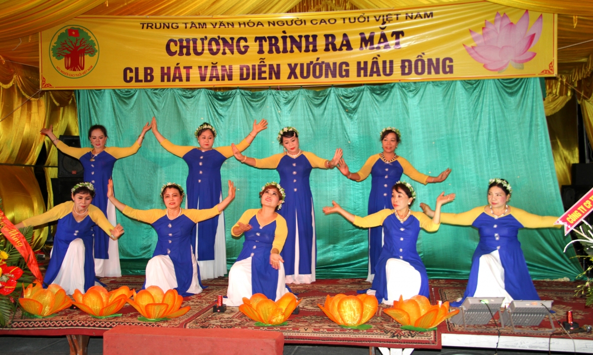 Tiết mục văn nghệ của diễn viên Trung tâm Văn hóa NCT Việt Nam