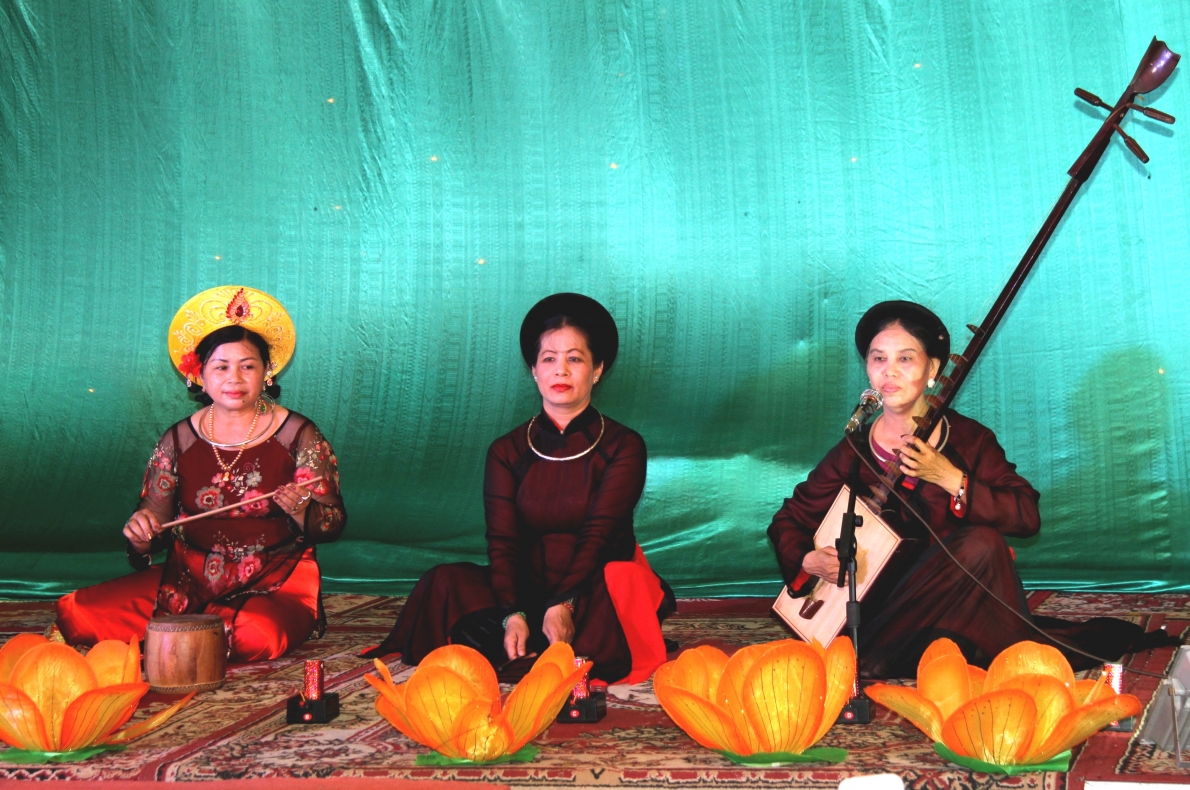 Tiết mục hát chầu văn của Trung tâm Văn hóa NCT Việt Nam