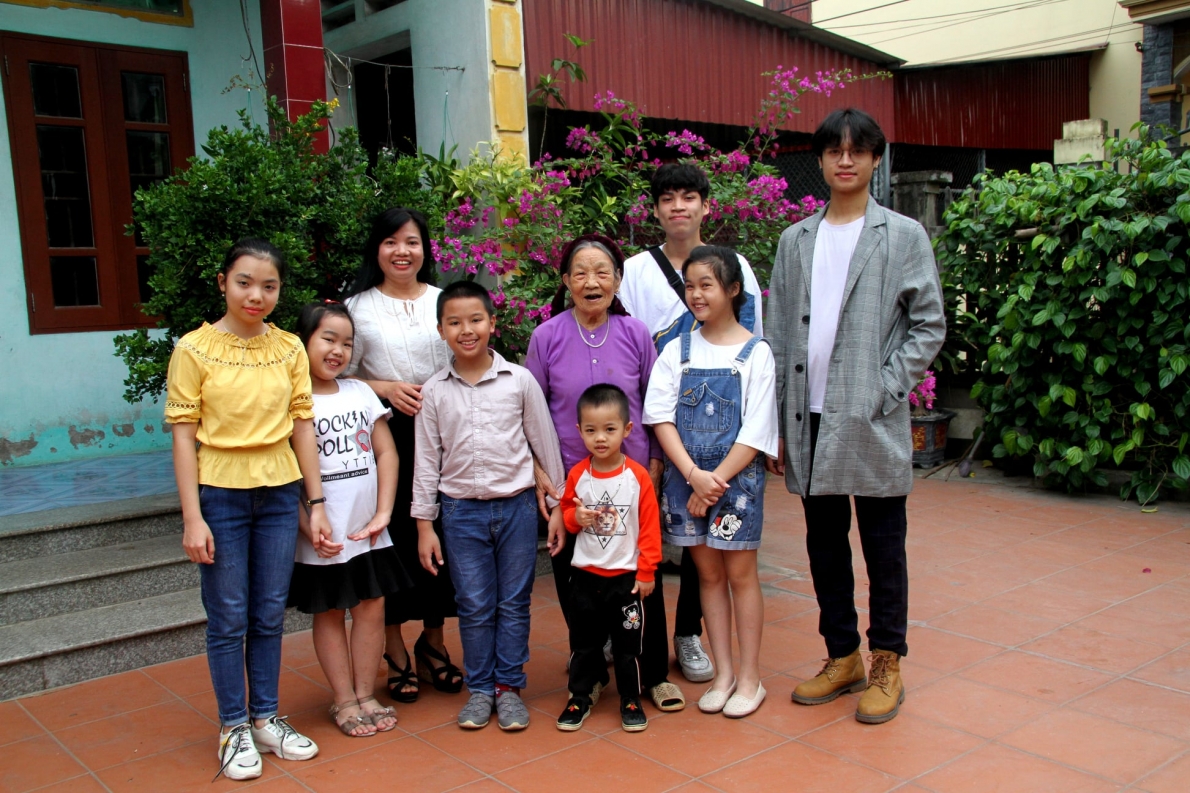 Tạo cuộc sống vui vẻ, thoải mái cho người cao tuổi là hình thức chăm sóc tại nhà tốt nhất