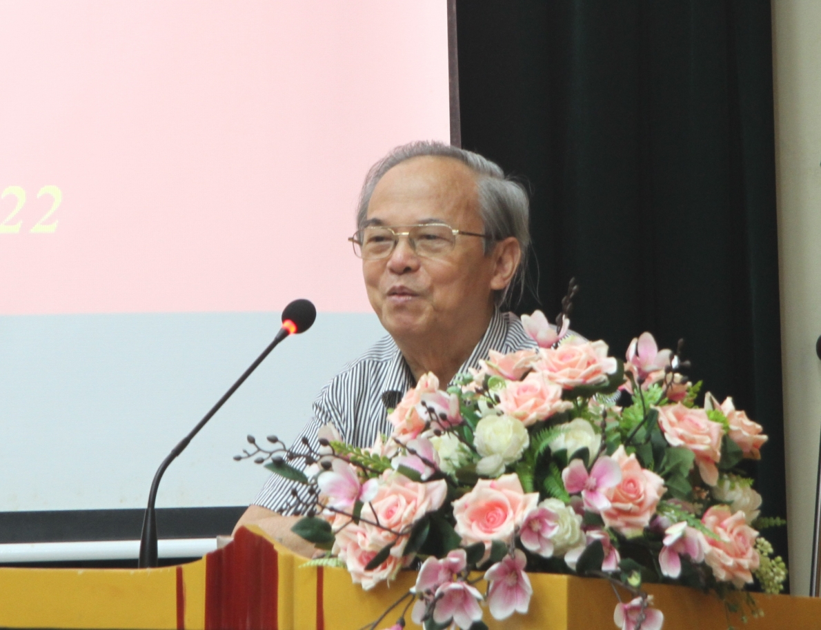 Ông Đinh Xuân Dũng trình bày chuyên đề Tư tưởng Hồ Chí Minh về văn hóa 