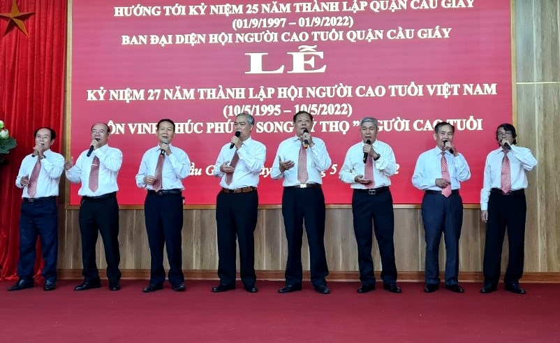 iết mục văn nghệ tại buổi lễ chúc mừng Song hỉ thọ