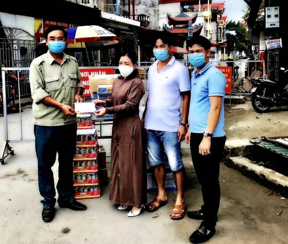 Người cao tuổi tỉnh Bắc Ninh chung tay đẩy lùi dịch bệnh Covid-19