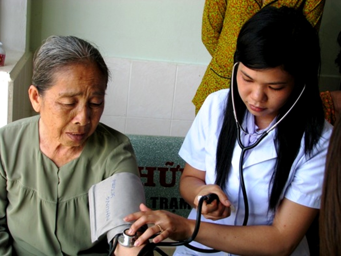 Khắp nơi chăm sóc, phát huy vai trò người cao tuổi