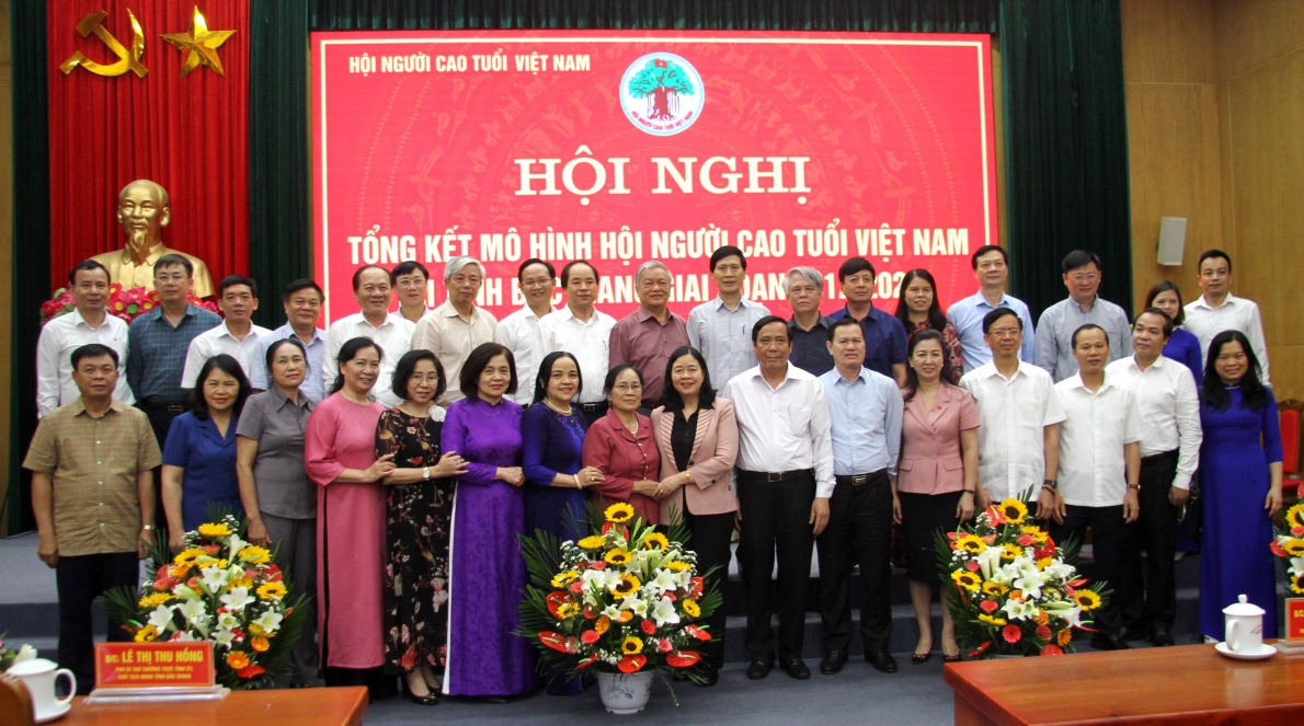 Các đại biểu tham dự Hội nghị tổng kết mô hình Hội NCT tại tỉnh Bắc Giang