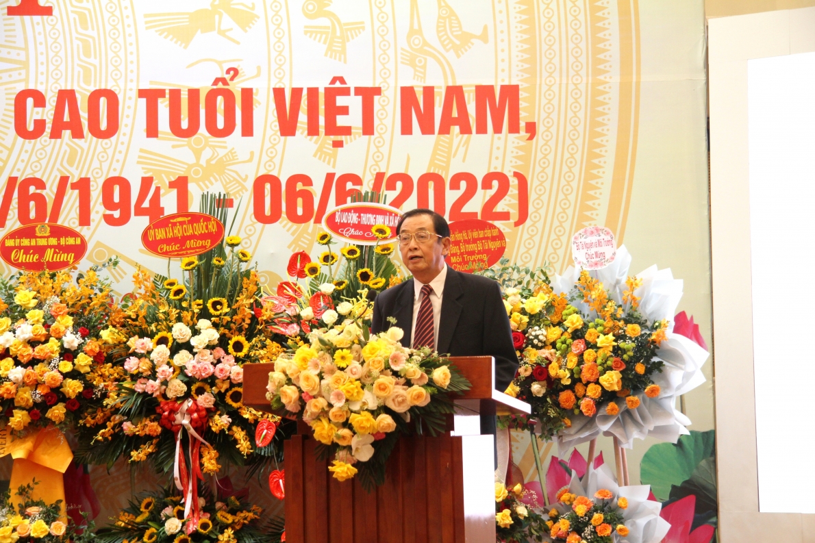 Ông Huỳnh Thành Lập, Trưởng BĐD Hội NCT thành phố Hồ Chí Minh phát biểu hưởng ứng giao ước thi đua