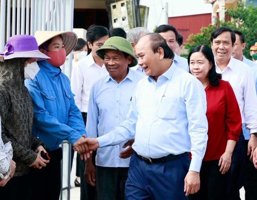 Chủ tịch nước Nguyễn Xuân Phúc thăm hỏi các hội viên HTX Tân Minh Đức