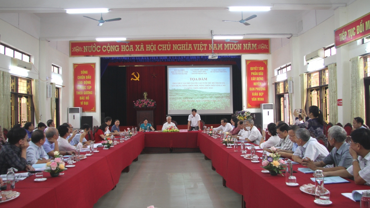 Ông Lê Văn Thìn, Phó Bí thư Thường trực Huyện ủy Đan Phượng phát biểu