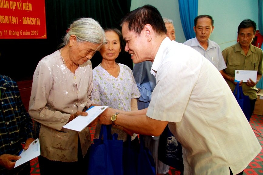 undefined 0324 tyng qua nct co hoan cynh kho khyn tynh byc giang