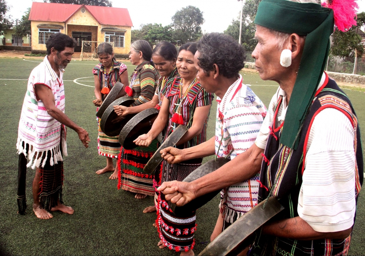 1701 nct tynh yyk nong gop phyn byo tyn phat huy gia try vyn hoa cya dan cyng chieng tay nguyen