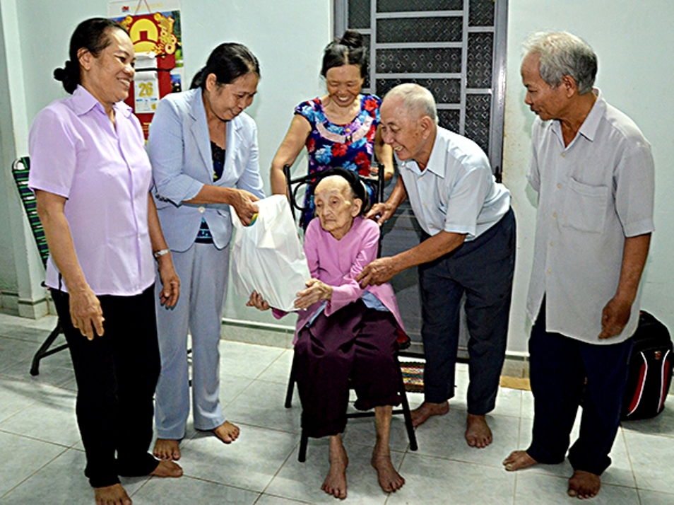 5748 tyng qua nct co hoan cynh kho khyn tp vyng tau ynh it
