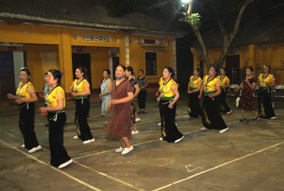 Lấp lánh ánh mắt, tiếng cười…