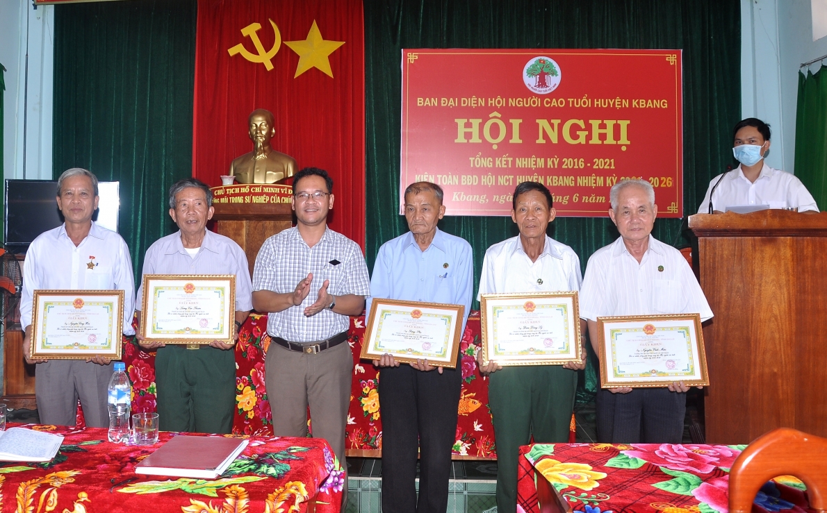 Phát huy vai trò người cao tuổi ở huyện Kbang