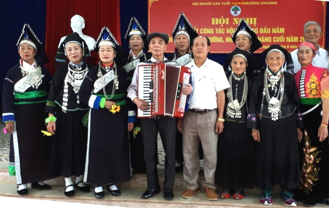 Tiết mục văn nghệ của NCT huyện Mường Khương, tỉnh Lào Cai