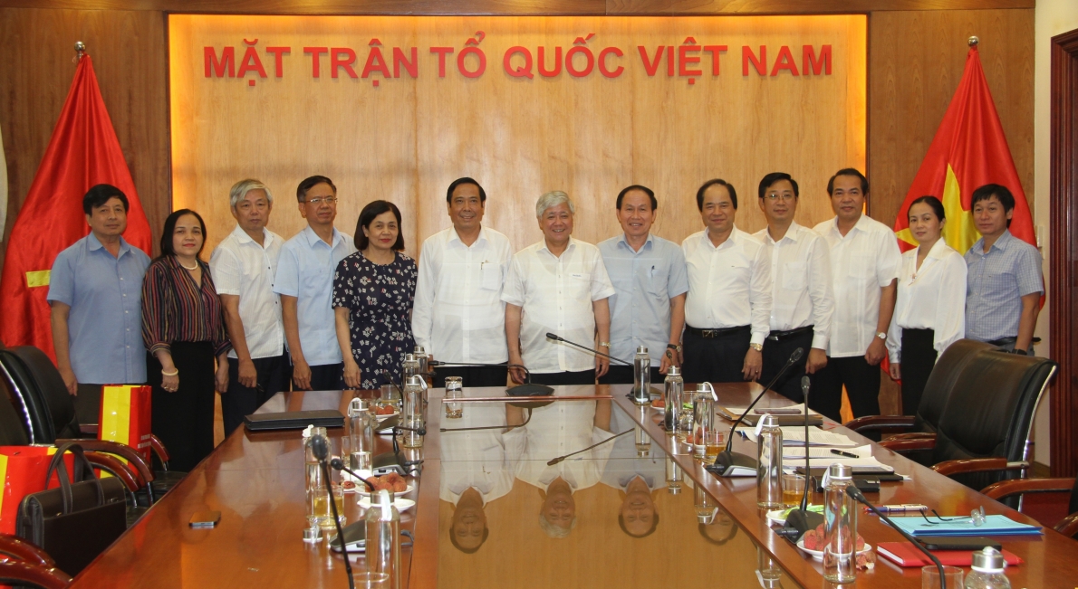 Các đại biểu tham dự buổi làm việc Các đại biểu tham dự buổi làm việc