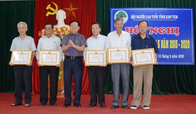 2904 1 nhiyu can by hyi nct tieu biyu tynh kon tum yyyc ubnd tynh khen thyyng