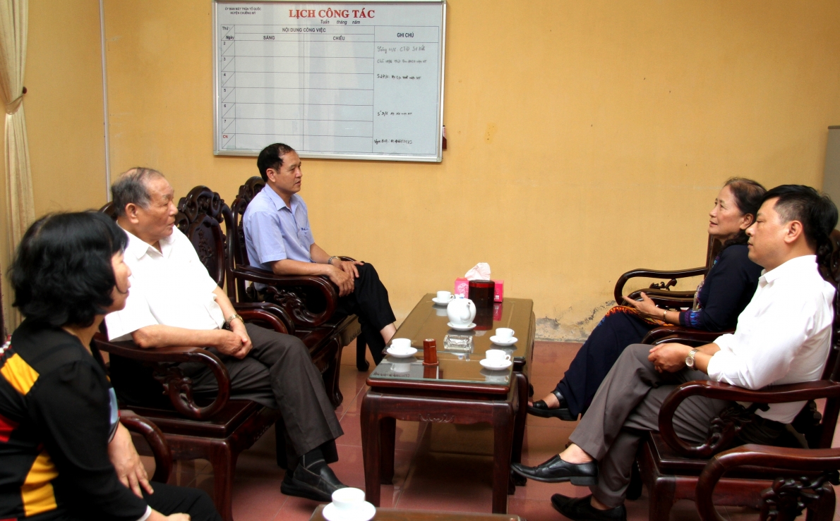 1915 ong phym vyn ngyc lam viyc vyi hyi nct huyyn chyyng my